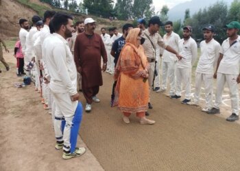 ڈی ڈی سی چیئرپرسن گاندربل نے کرکٹ ٹورنامنٹ کا اِفتتاح کیا