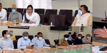 لیفٹیننٹ گورنر کی صدارت میں کشمیر ڈویژن کے ڈی ڈی سی چیرپرسنوں کی میٹنگ ترقیاتی عمل کو زمینی سطح پر لاگو کرنے کےلئے جموں کشمیر سرکار پنچائتی راج کو مضبوط سے مضبوط بنانے کی وعدہ بند