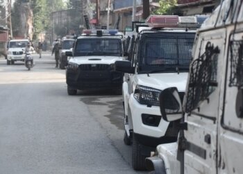 البدر جنگجو جاں بحق ، جھڑپ کے مقام سے فرار لشکر جنگجو کھریو سے گرفتارگرفتاری خصوصی اطلاع کے بعد عمل میں لائی گئی ،گرفتار شدہ جنگجو سے پستول اور گرینیڈ بر آمد / آئی جی پی