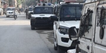 البدر جنگجو جاں بحق ، جھڑپ کے مقام سے فرار لشکر جنگجو کھریو سے گرفتارگرفتاری خصوصی اطلاع کے بعد عمل میں لائی گئی ،گرفتار شدہ جنگجو سے پستول اور گرینیڈ بر آمد / آئی جی پی