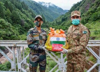 بی ایس ایف اور پاکستانی رینجرس کے مابین سرحد پر مٹھائیوں کا تبادلہ