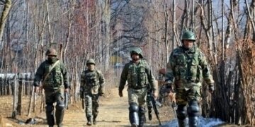 شوپیاں میں نامعلوم بندوق برداروں کے حملے میں ایک فورسز اہلکار زخمی