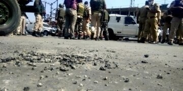 ہر سنگھ ہائی سٹریٹ سرینگر میں گرنیڈ دھماکہ 10سیولین زخمی