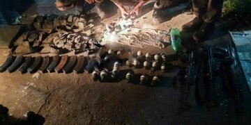 بانڈی پورہ میں بڑی مقدار میں اسلحہ و گولہ بارود برآمد ، اوڑی میں گرنیڈ ملا