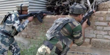 جنوبی ضلع کولگام میں بی ایس ایف کانوائے پر فائرنگ کے بعد تصادم شروع۔ ایک اہلکار زخمی