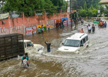 یوپی میں سیلاب : 24 اضلاع کے 605 گاوں سیلاب زدہ قرار، متعدد ندیاں خطرے کے نشان سے اوپر