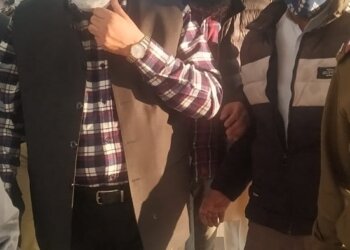مشیر فارو ق خان نے عیدمیلاد النبی کے موقعہ پر زیارت گاہ حضرت بل میں حاضری دی