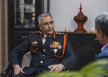 جموں کشمیر کے حالات بہتر ، فوج کسی بھی صورتحال کا مقابلہ کرنے کیلئے ہر قت تیار / جنرل ایم ایم نروانے