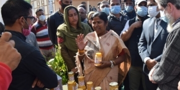 مرکزی وزیر مملکت سشری پریتیما بھومک نے بانڈی پورہ کا دورہ کیا