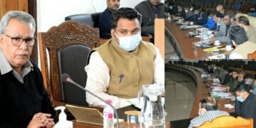 مشیر فاروق خان نے اننت ناگ میں ترقیاتی سرگرمیوں کا جائزہ لیا