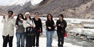 وادی میں سیاحوں کی تعداد میںاضافہ سیاحتی مقامات پر رونق لوٹ آئی