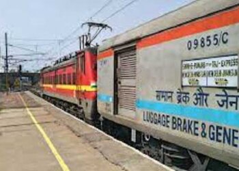 جھانسی تاج ایکسپریس میں آگ لگ گئی