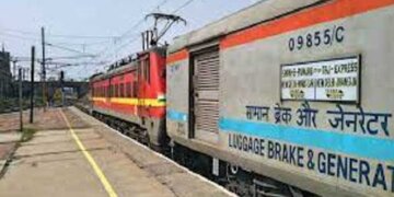 جھانسی تاج ایکسپریس میں آگ لگ گئی