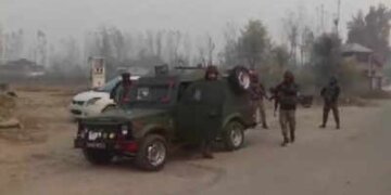 عشموجی میں مقامی جنگجو جا ں بحق ، ، اسلحہ بر آمد ، آپریشن جاری / پولیس