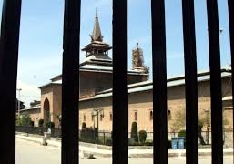 جامع مسجد سرینگر کے ممبر ومحراب خاموش۔ نماز جمعہ کی ادائےگی پراےک مرتبہ پھرروک