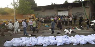 میکسیکو میں مہاجرین کو لیجانے والے ٹرک کو حادثہ، 53 افراد ہلاک