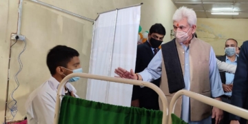 جموں کشمیر میں بچوں کےلئے ٹیکہ کاری کا باضابطہ آغاز لیفٹیننٹ گورنر منوج سنہا نے جموں سے اس ٹیکہ کاری کا باضابطہ افتتاح کیا
