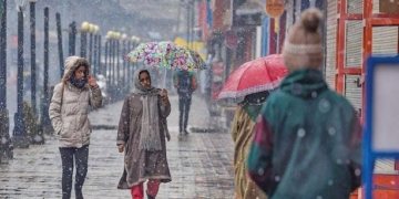 پیر پنچال کے آر پار خراب موسمی صورتحال جاری کہیں جم کر تو کہیں ہلکی برفباری