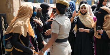 حجاب معاملے پر تامل ناڈو میں پولنگ بوتھ پر کشیدگی