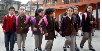 ریاستی انتظامی کمیٹی جلدکرے گی اسکولوں کو دوبارہ کھولنے کا فیصلہ:ڈپٹی کمشنرسرینگر