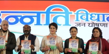 یوپی اسمبلی انتخابات کے لئے کانگریس کا انتخابی منشور جاری، 10 دنوں میں کسانوں کے قرض معاف کرنے کا وعدہ