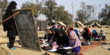 افغانستان میں لڑکیوں کی تعلیم پر پابندی سے بعض طالبان ناخوش