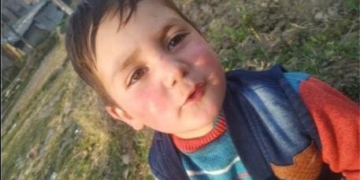 سری گفوارہ اننت ناگ میں سکول بس کی زد میں آکر 5سالہ بچہ لقمہ اجل