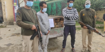 بڈگام میں پولیس کارروائی غیر قانونی لکڑی بر آمد ، 02 اسمگلر گرفتار ۔