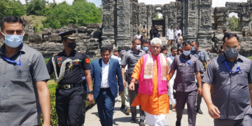 لیفٹیننٹ گورنر نے مٹن کے قدیم مارتنڈ سورج مندر میں نوگرہ اشٹا منگلم پوجا میں شرکت کی