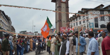 سری نگر کے تاریخی لال چوک میں پہلی باربھاجپاکی ترنگا ریلی ،300 بائیک سواروں کی شرکت