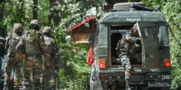 کولگام  میں جنگجو فورسز کو چکمہ دے کر فرار ہونے میں کامیاب جنگجووں کی تلاش جاری