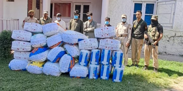 اونتی پورہ میں پولیس نے 04 منشیات فروشوں کو گرفتار کیا