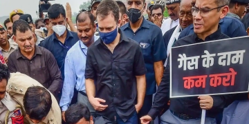 سیاہ کپڑوں میں کانگریس کا زبردست مظاہرہ