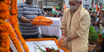 لیفٹیننٹ گورنر نے کٹھوعہ میں ڈاکٹر شیاما پرساد مکھرجی کو خراج عقیدت پیش کیا