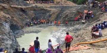 انڈونیشیا میں سونے کی کان میں تودے گرنے سے 20 مزدور دب گئے