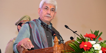 لیفٹیننٹ گورنر نے جموںوکشمیر کے بہتر ین اَساتذہ کو یونین ٹیریٹری ایوارڈوںسے نوازا