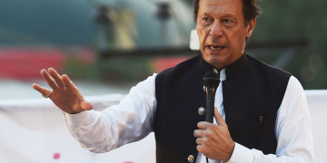 عمران خان کے پاس تین وکٹیں گرانے کا دلچسپ منصوبہ