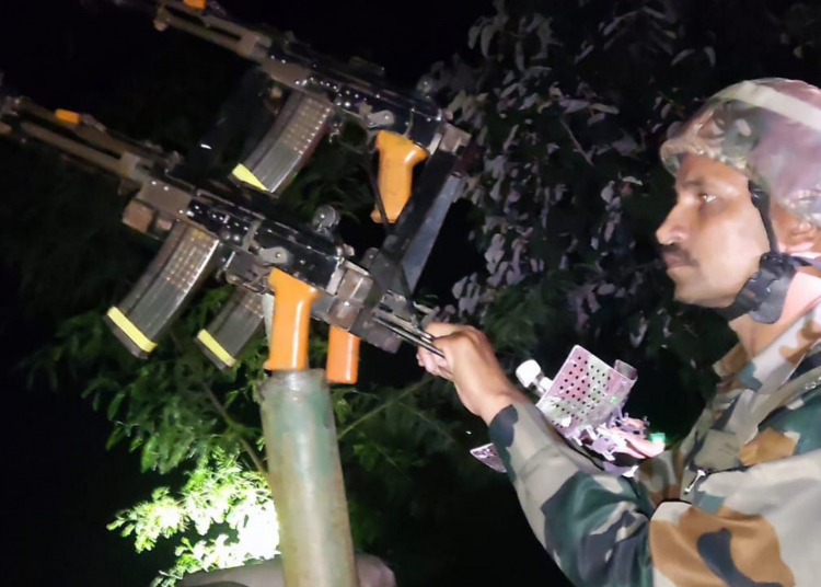 RAJOURI, OCT 26 (UNI):-A soldier handling modern equipment installed to counter drone activities along the Line of Control in Rajouri sector of Jammu and Kashmir on Wednesday.UNI PHOTO-49U