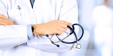 ڈاکٹروں کو پرائیویٹ پریکٹس سے پرہیزکرنے کی سرکار کی ہدایت