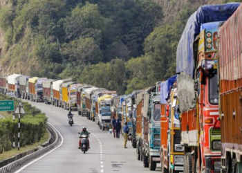 سرینگر جموںشاہراہ پر 10ہزارسے زائدگاڑیوںکو روانہ کیا گیا