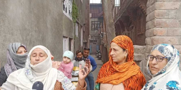 بٹہ مالو میں ڈرنیج سسٹم ناکارہ ،ڈرین کا پانی لوگوں کے صحنوں اور سڑک پر جمع