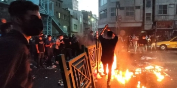 ایران میں موٹر سائیکل سواروں کی فائرنگ، 9 ہلاک