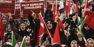 خواتین پر تشدد کےخلاف ترکی میں ریلی، درجنوں مظاہرین گرفتار