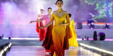 آؤ دائی ایک ویتنامی روایتی لباس