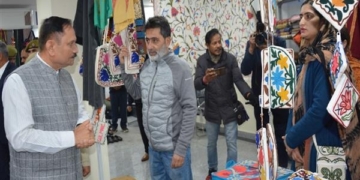 مشیر بھٹناگر نے   یونٹ ہولڈروں کیلئے ایگزیبشن کم میگا سیل کا افتتاح کیا