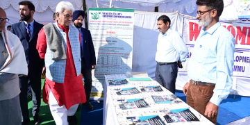 لیفٹیننٹ گورنر نے جموں میں ” مائی ٹاﺅن مائی پرائیڈ“ پروگرام میں شرکت کی