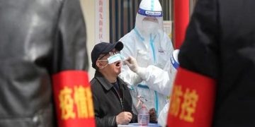 پچھلے مہینے میں 40 فیصدی چینی  کووڈ سے متاثر ہوئے۔ ماہرین