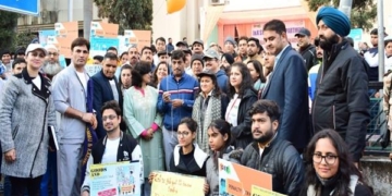 چیف سکریٹری نے ٹیکس کی ادائیگی کے بارے میں عوامی شعور بیدار کرنے کے لیے واک   تھان کو جھنڈی دکھا کر روانہ کیا