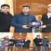 ڈی سی کولگام نے محکمہ ریویو کے فیلڈ اہلکاروں میں ٹیب تقسیم کیے