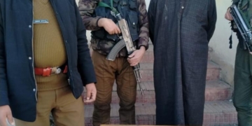 بڈگام میں منشیات فروش گرفتار؛ ممنوعہ مادہ، موبائل فون اور نقدی رقم برآمد